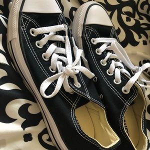 Converse black and white